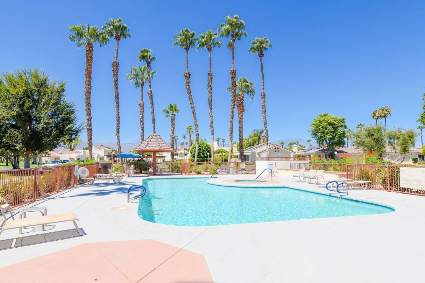 Desert Breezes Resort Palm Desert Eksteriør billede